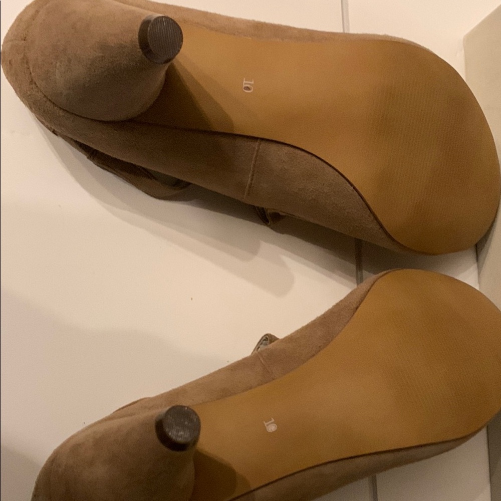 Hinge Sand Suede Heels with Chunky Heel - Picture 5 of 6